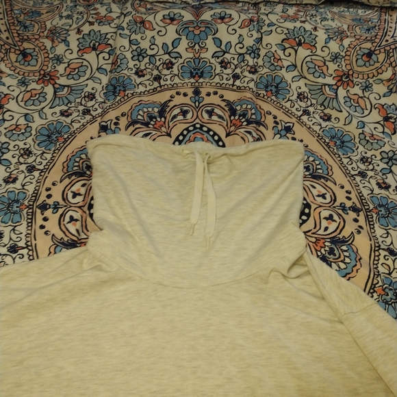 💨YOGALICIOUS GreyCowl Neck Pull Over Sweatshirt - Picture 4 of 5